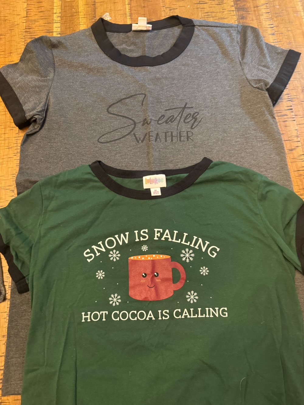LuLaRoe M / S Short Sleeve Tee with Holiday Hot Cocoa Sweater Weather